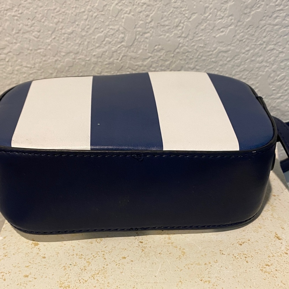 New GAP Mini Navy Crossbody Bag Bold Stripes Chic Design - Picture 5 of 9